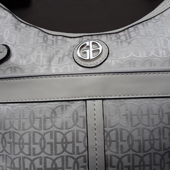 Giani Bernini Annabelle Signature Hobo Shoulder Bag - Picture 2 of 12